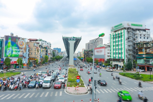 Vì sao nhà siêu mỏng siêu méo “đua nhau mọc trên đường nghìn tỷ ở Hà Nội?